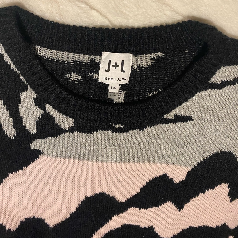 Camo Pattern Sweater - Picture 3 of 5